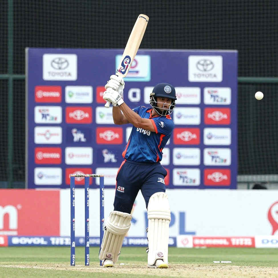 উইনচেস্টার থেকে তাসমানিয়া: জিমি অ্যাডামস আর হ্যাম্পশায়ারের পঁচিশ বছরের যে গল্প স্কোরবোর্ড বলে না উইনচেস্টার থেকে তাসমানিয়া: জিমি অ্যাডামস আর হ্যাম্পশায়ারের পঁচিশ বছরের যে গল্প স্কোরবোর্ড বলে না