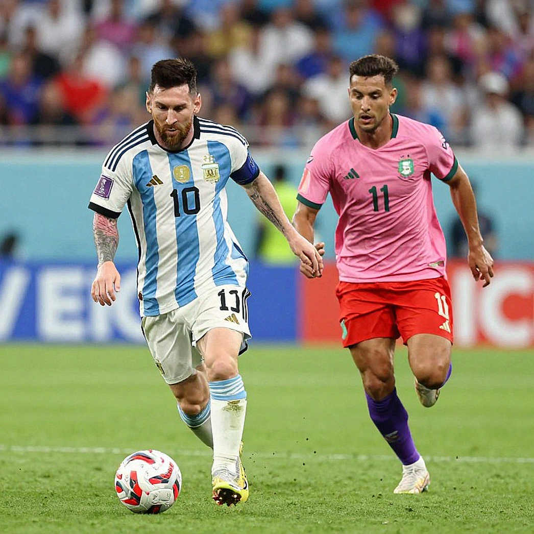The Integrity of a Blank Notebook: The Information Blockchain in Football Analysis and the Trap of Invention
