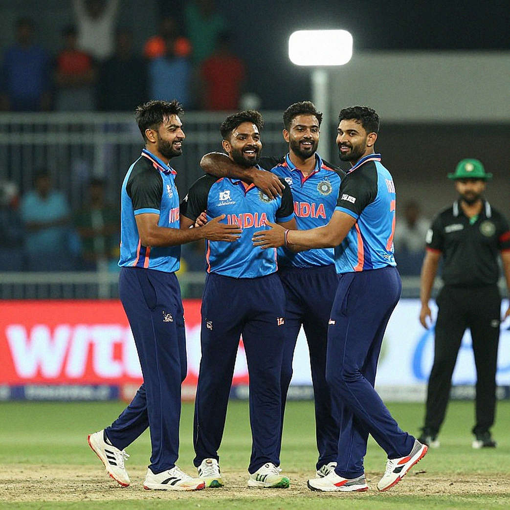 নীরবতা যখন স্টেডিয়াম: এশিয়ার ক্রিকেটে থেমে থাকা সেকেন্ডের শক্তি নীরবতা যখন স্টেডিয়াম: এশিয়ার ক্রিকেটে থেমে থাকা সেকেন্ডের শক্তি